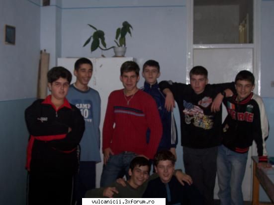 c veche e poza asta:))) poze cu clasa noastra